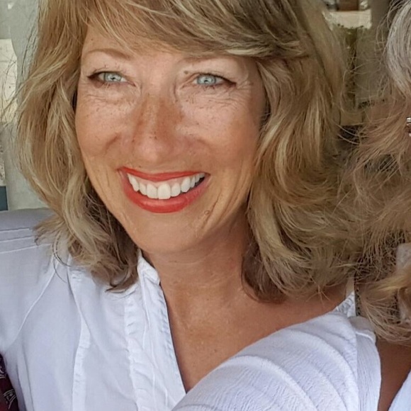 Meet your Posher, Debbie - Picture 1 of 1